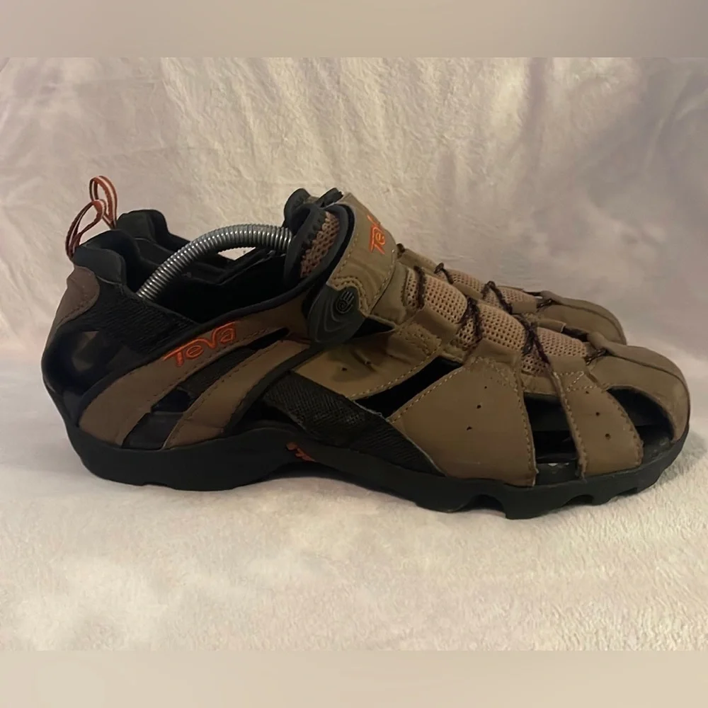 Men’s Teva hiking shoes size 10‎